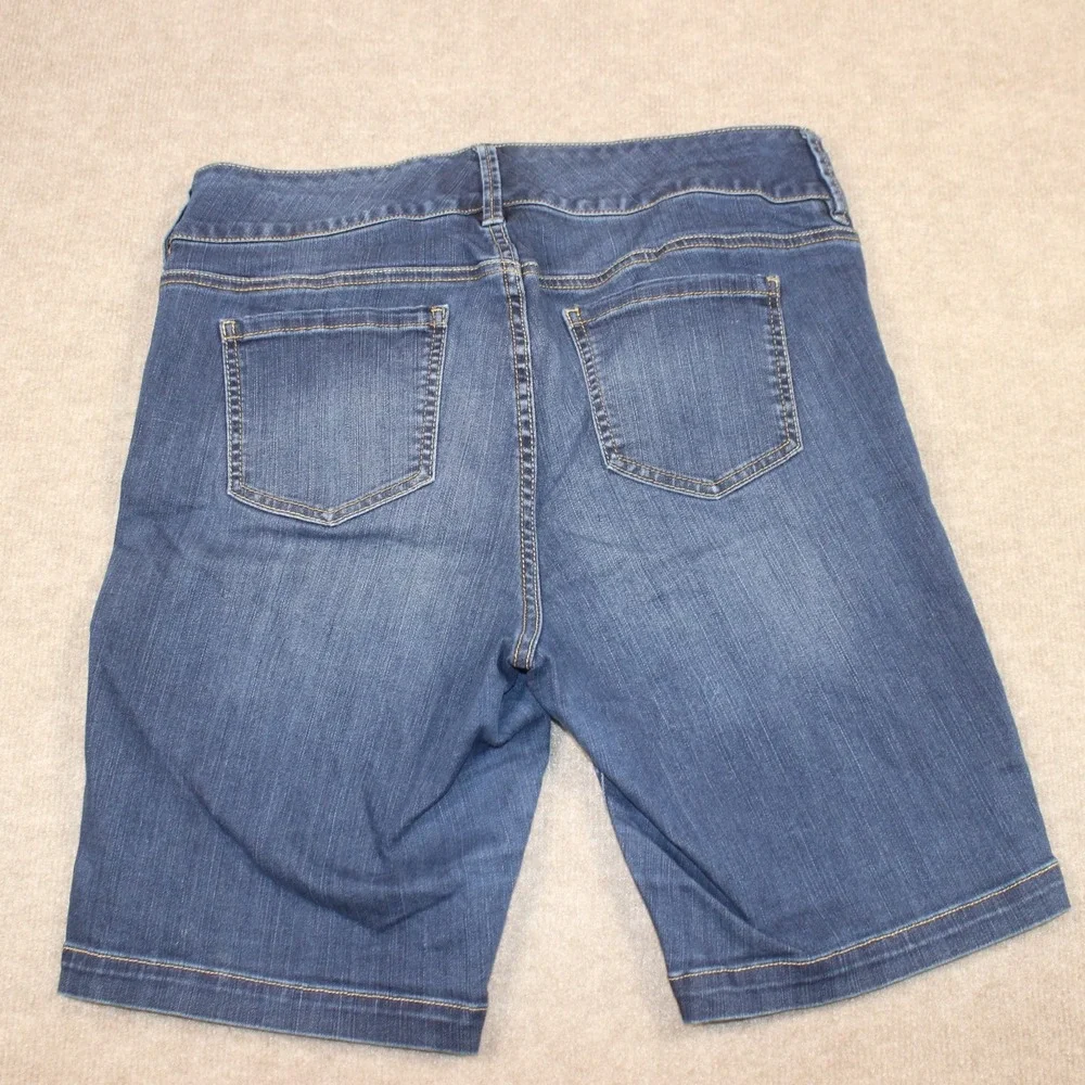 Torrid Premium Womens‎ Size 16 Medium Wash Distressed Bermuda Denim Shorts